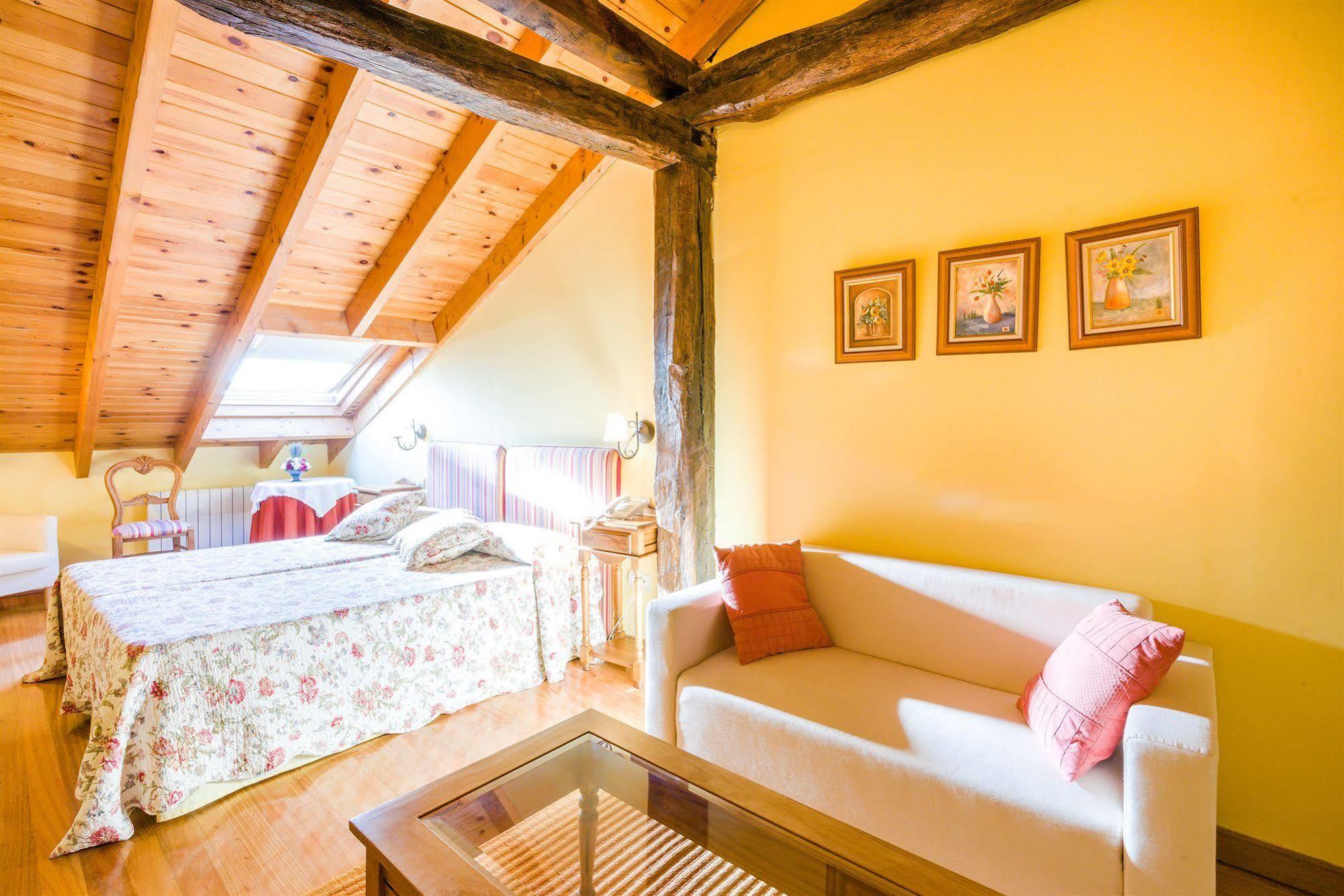 Hotel Palacio Garcia Quijano Corrales De Buelna Экстерьер фото