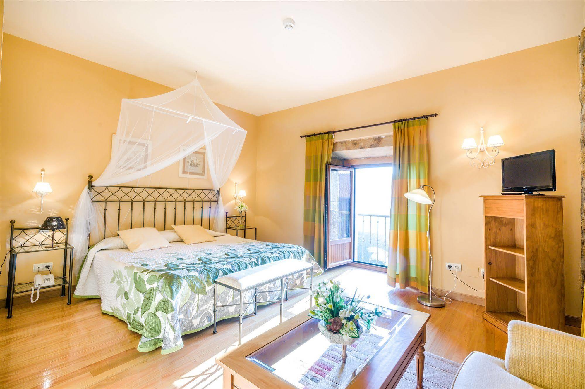 Hotel Palacio Garcia Quijano Corrales De Buelna Экстерьер фото